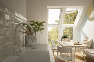 FAITES ENTRER LA LUMIÈRE NATURELLE AVEC UNE VERRIÈRE DE TOIT